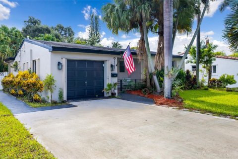 House in Hollywood, Florida 2 bedrooms, 117.43 sq.m. № 1889224 - photo 2