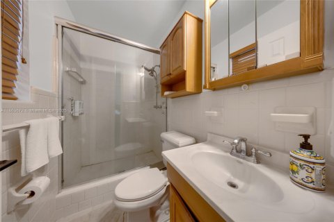 House in Hollywood, Florida 2 bedrooms, 117.43 sq.m. № 1889224 - photo 17