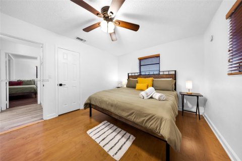 House in Hollywood, Florida 2 bedrooms, 117.43 sq.m. № 1889224 - photo 18