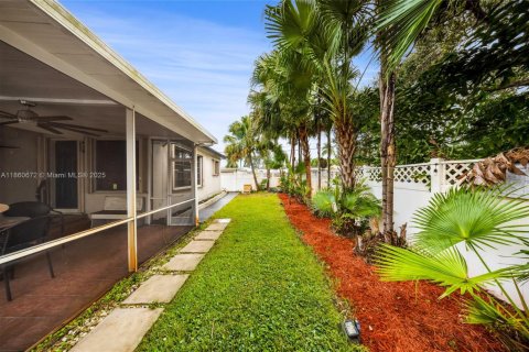 House in Hollywood, Florida 2 bedrooms, 117.43 sq.m. № 1889224 - photo 29