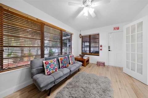 House in Hollywood, Florida 2 bedrooms, 117.43 sq.m. № 1889224 - photo 14