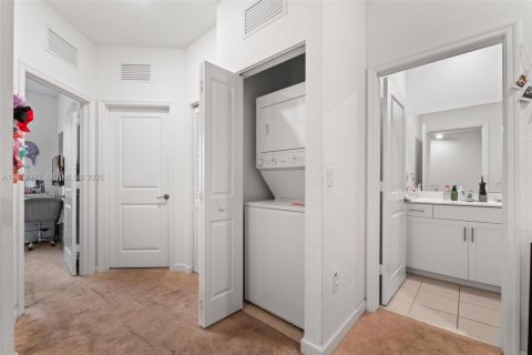 Townhouse in Miami, Florida 3 bedrooms, 154.4 sq.m. № 2005080 - photo 16