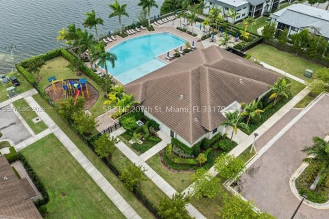 Townhouse in Miami, Florida 3 bedrooms, 154.4 sq.m. № 2005080 - photo 22