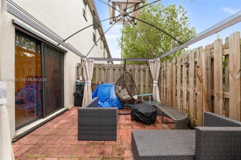 Townhouse in Miami, Florida 3 bedrooms, 154.4 sq.m. № 2005080 - photo 15