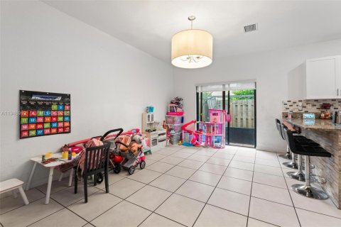 Townhouse in Miami, Florida 3 bedrooms, 154.4 sq.m. № 2005080 - photo 10