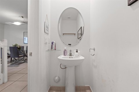 Townhouse in Miami, Florida 3 bedrooms, 154.4 sq.m. № 2005080 - photo 9