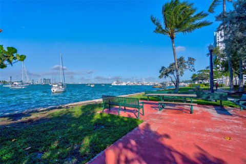 Снять в аренду кондоминиум в Майами-Бич, Флорида 2 спальни, 141.86м2, № 2020999 - фото 21