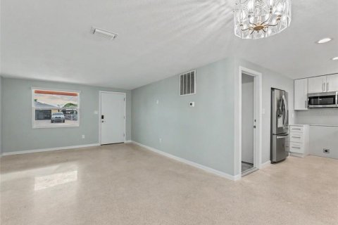 Купить виллу или дом в Гудзон, Флорида 7 комнат, 89.56м2, № 2156822 - фото 12