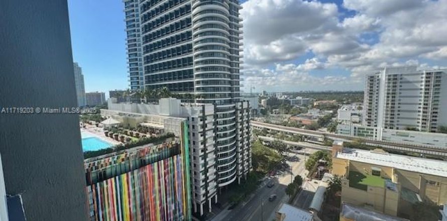 Condo in Miami, Florida, 2 bedrooms  № 1470930