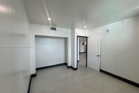 Condo in Miami, Florida, 2 bedrooms  № 1470930 - photo 17