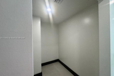Condo in Miami, Florida, 2 bedrooms  № 1470930 - photo 14