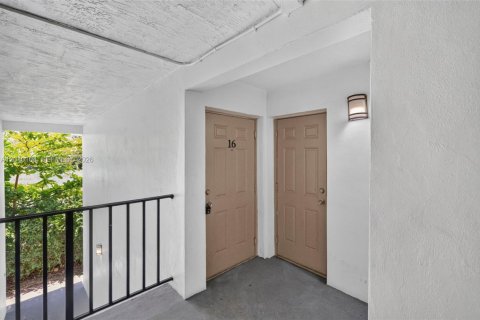 Copropriété à louer à Pompano Beach, Floride: 2 chambres, 87.24 m2 № 2086421 - photo 3