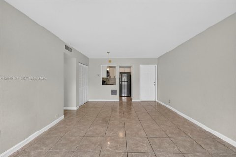 Copropriété à louer à Pompano Beach, Floride: 2 chambres, 87.24 m2 № 2086421 - photo 6