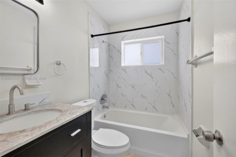 Copropriété à louer à Pompano Beach, Floride: 2 chambres, 87.24 m2 № 2086421 - photo 11