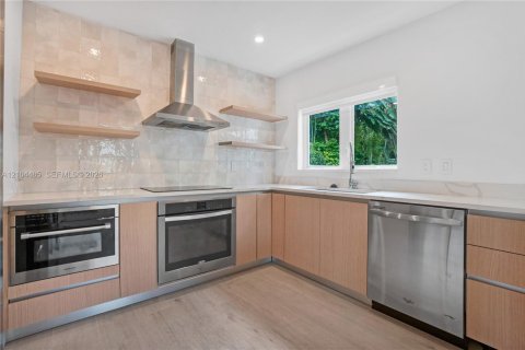 Immobilier commercial à vendre à Miami, Floride: 166.3 m2 № 2411726 - photo 5