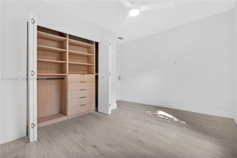 Immobilier commercial à vendre à Miami, Floride: 166.3 m2 № 2411726 - photo 14