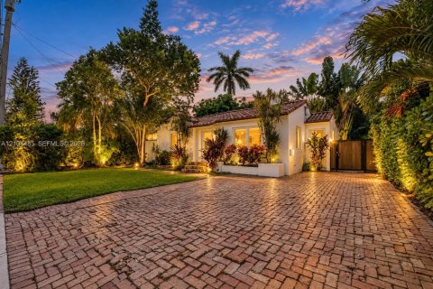 Immobilier commercial à vendre à Miami, Floride: 166.3 m2 № 2411726 - photo 2