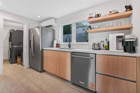 Immobilier commercial à vendre à Miami, Floride: 166.3 m2 № 2411726 - photo 8