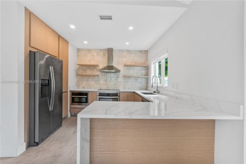 Immobilier commercial à vendre à Miami, Floride: 166.3 m2 № 2411726 - photo 4