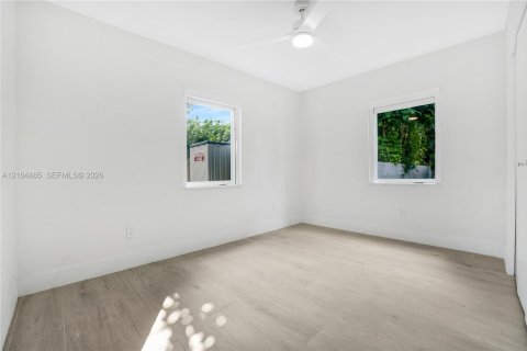 Immobilier commercial à vendre à Miami, Floride: 166.3 m2 № 2411726 - photo 11