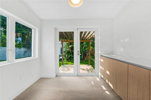 Immobilier commercial à vendre à Miami, Floride: 166.3 m2 № 2411726 - photo 9