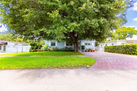 House in Miami, Florida 3 bedrooms, 145.86 sq.m. № 1781874 - photo 7