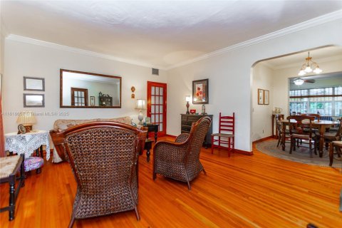 House in Miami, Florida 3 bedrooms, 145.86 sq.m. № 1781874 - photo 15