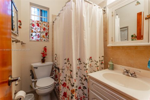 House in Miami, Florida 3 bedrooms, 145.86 sq.m. № 1781874 - photo 30