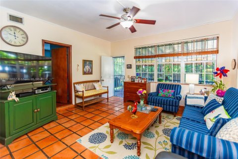 House in Miami, Florida 3 bedrooms, 145.86 sq.m. № 1781874 - photo 20