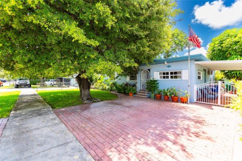 House in Miami, Florida 3 bedrooms, 145.86 sq.m. № 1781874 - photo 3