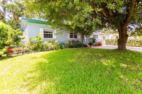 House in Miami, Florida 3 bedrooms, 145.86 sq.m. № 1781874 - photo 6