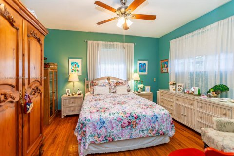 House in Miami, Florida 3 bedrooms, 145.86 sq.m. № 1781874 - photo 27