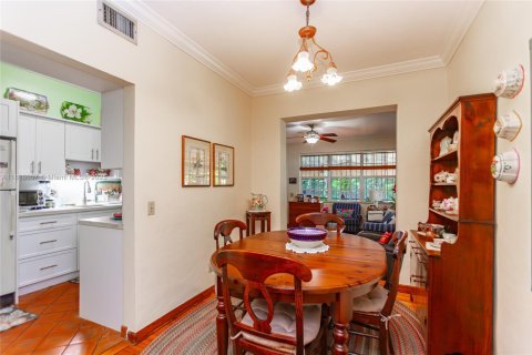 House in Miami, Florida 3 bedrooms, 145.86 sq.m. № 1781874 - photo 18