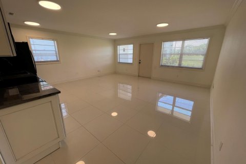 Condominio en alquiler en Stuart, Florida, 1 dormitorio, 74.32 m2 № 2077348 - foto 5
