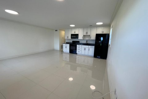 Condominio en alquiler en Stuart, Florida, 1 dormitorio, 74.32 m2 № 2077348 - foto 6