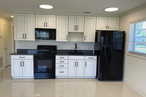 Condominio en alquiler en Stuart, Florida, 1 dormitorio, 74.32 m2 № 2077348 - foto 3