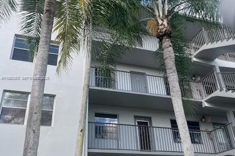 Купить кондоминиум в Пемброк-Пайнс, Флорида 2 спальни, 96.99м2, № 2043507 - фото 6