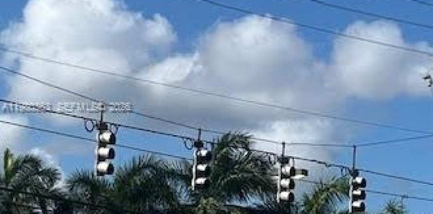 Кондоминиум с 2 спальнями в Пемброк-Пайнс, Флорида № 2043507