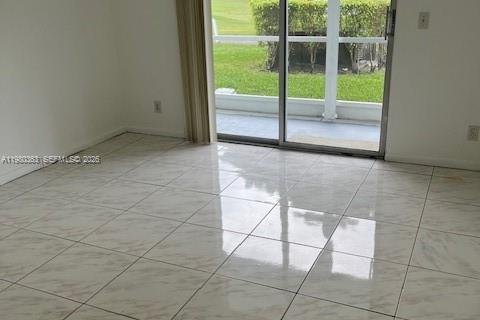 Купить кондоминиум в Пемброк-Пайнс, Флорида 2 спальни, 96.99м2, № 2043507 - фото 19