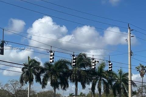 Купить кондоминиум в Пемброк-Пайнс, Флорида 2 спальни, 96.99м2, № 2043507 - фото 3