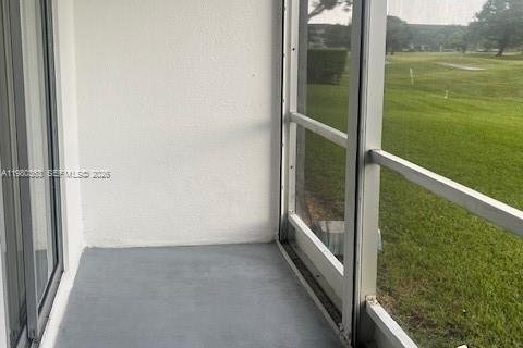 Купить кондоминиум в Пемброк-Пайнс, Флорида 2 спальни, 96.99м2, № 2043507 - фото 24