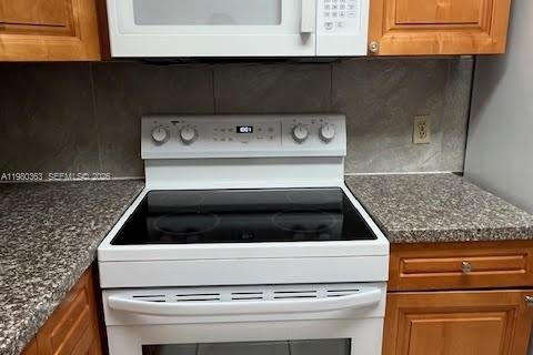 Купить кондоминиум в Пемброк-Пайнс, Флорида 2 спальни, 96.99м2, № 2043507 - фото 13