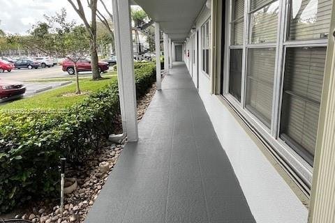 Купить кондоминиум в Пемброк-Пайнс, Флорида 2 спальни, 96.99м2, № 2043507 - фото 18