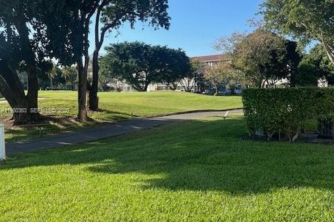 Купить кондоминиум в Пемброк-Пайнс, Флорида 2 спальни, 96.99м2, № 2043507 - фото 16