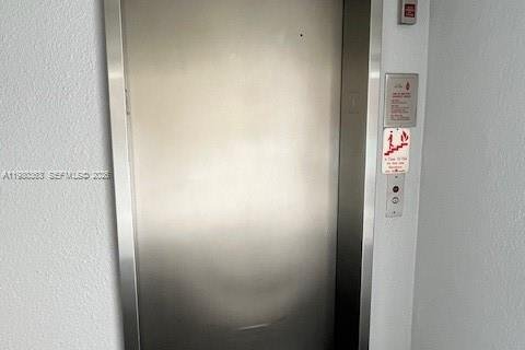 Купить кондоминиум в Пемброк-Пайнс, Флорида 2 спальни, 96.99м2, № 2043507 - фото 28