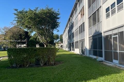 Купить кондоминиум в Пемброк-Пайнс, Флорида 2 спальни, 96.99м2, № 2043507 - фото 14