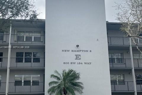 Купить кондоминиум в Пемброк-Пайнс, Флорида 2 спальни, 96.99м2, № 2043507 - фото 4