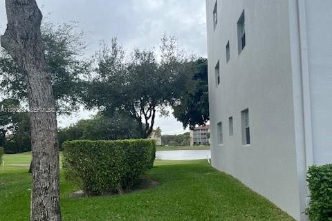 Купить кондоминиум в Пемброк-Пайнс, Флорида 2 спальни, 96.99м2, № 2043507 - фото 17