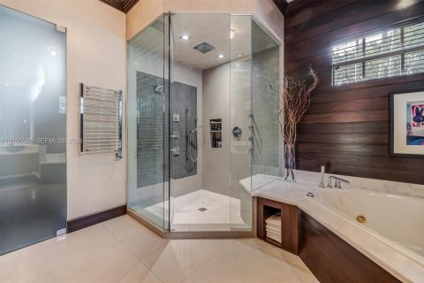 House in Pinecrest, Florida 6 bedrooms, 544.41 sq.m. № 2421243 - photo 23