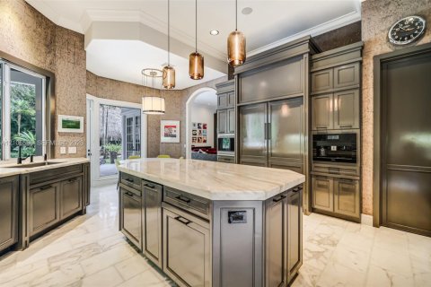 House in Pinecrest, Florida 6 bedrooms, 544.41 sq.m. № 2421243 - photo 11
